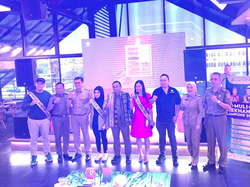 Foto bersama usai konferensi pers Festival Parekraf Lampung 2023, di Els Coffee Roastery, Senin,(11/9/2023) sore. (Foto: Yopie Pangkey)