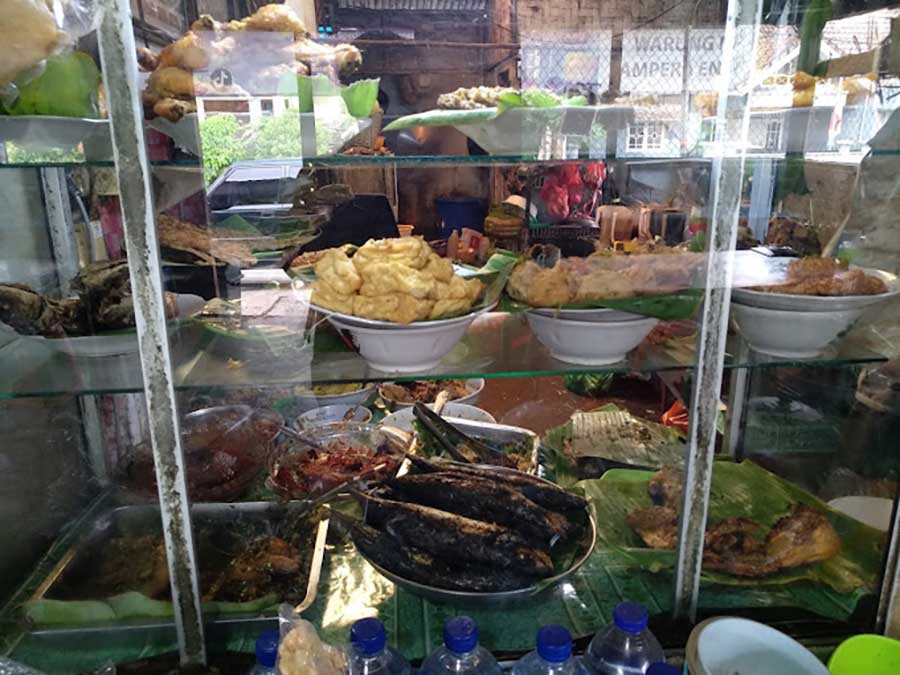 Foto Warung Nasi Warung Makan Ampera Enggal - Teguh Prasetyo