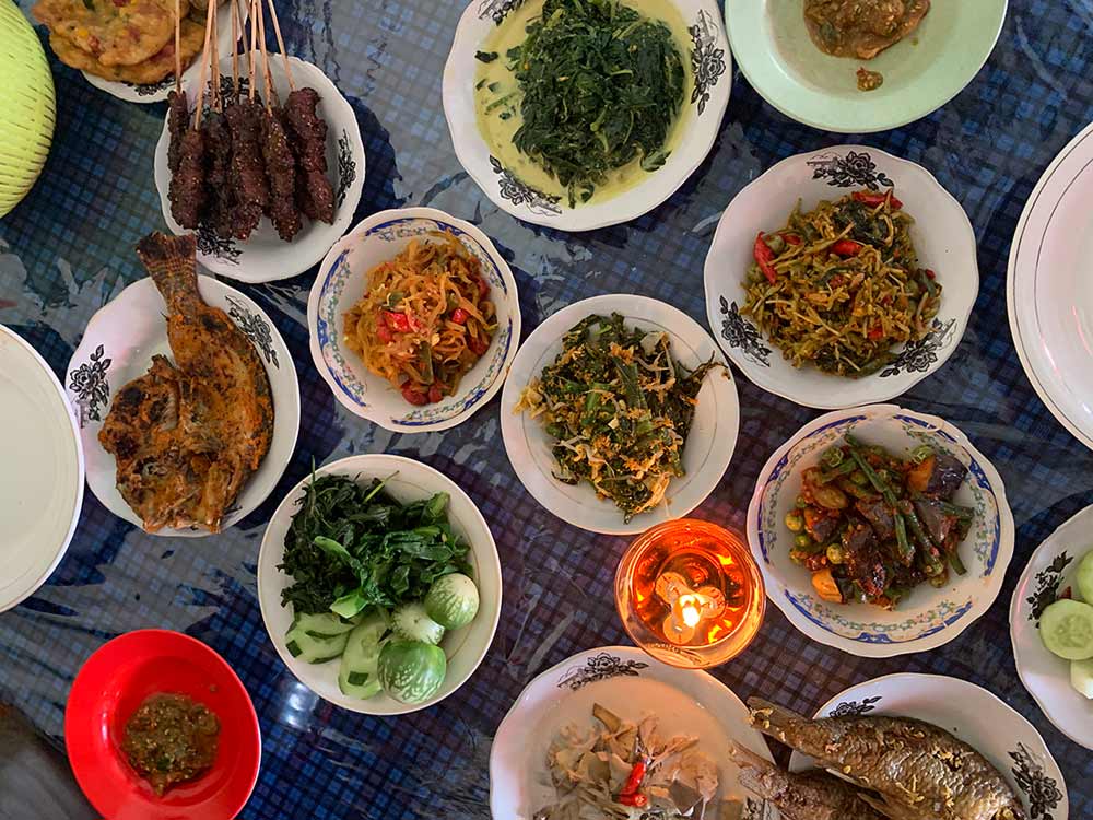 Menu Rumah Makan RM Sederhana Teh Ely Gedongtataan Pesawaran - Yopie Pangkey