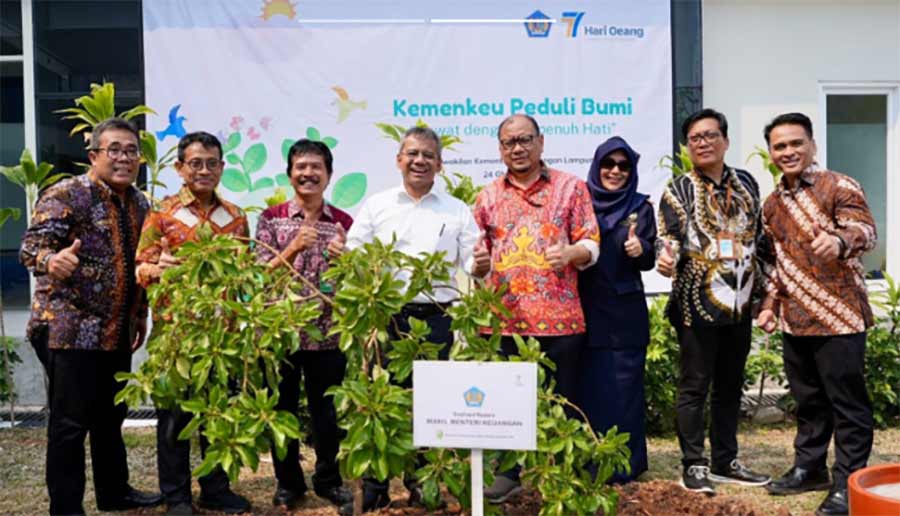 Kemenkeu Satu Lampung dan BPDAS WSS Sumbangkan Bibit Buah untuk Masyarakat.jpg