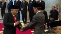 Presiden Jokowi Anugerahkan Gelar Pahlawan Nasional Kepada KH Ahmad Hanafiah 2 Presiden Jokowi Anugerahkan Gelar Pahlawan Nasional Kepada KH Ahmad Hanafiah 2