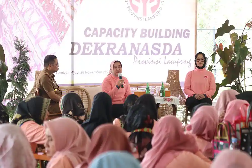 Riana Sari Arinal Dekranasda Provinsi Lampung Gelar Capacity Building untuk Tingkatkan Kemampuan Perajin - 2
