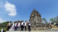 Foto Gambar Replika Candi Prambanan di Kawasan Wisata Cakat Rata Menggala Tulang Bawang Lampung - Yopie Pangkey Foto Gambar Replika Candi Prambanan di Kawasan Wisata Cakat Rata Menggala Tulang Bawang Lampung - Yopie Pangkey.webp