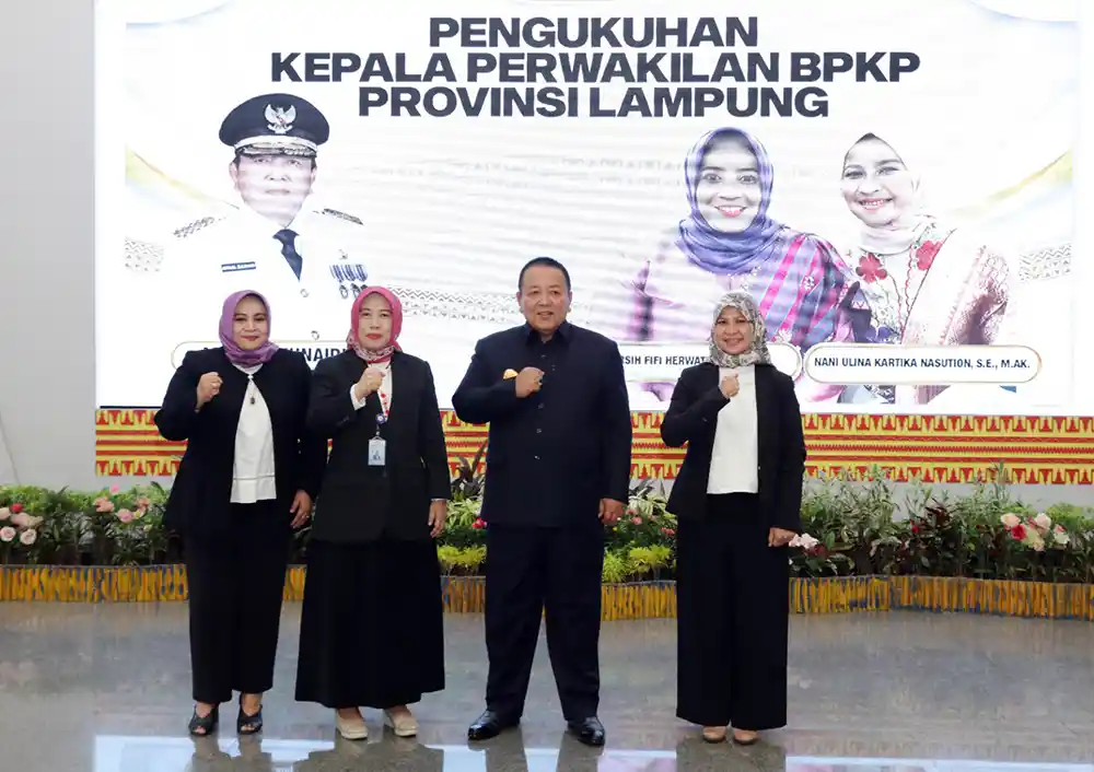 Gubernur Lampung Arinal Djunaidi mengukuhkan Kepala Perwakilan Badan Pengawasan Keuangan dan Pembangunan (BPKP) Provinsi Lampung yang baru Nani Ulina Kartika Nasution - 1