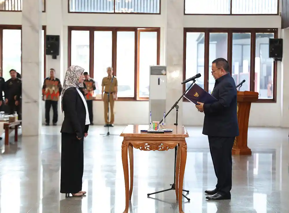 Gubernur Lampung Arinal Djunaidi mengukuhkan Kepala Perwakilan Badan Pengawasan Keuangan dan Pembangunan (BPKP) Provinsi Lampung yang baru Nani Ulina Kartika Nasution - 2