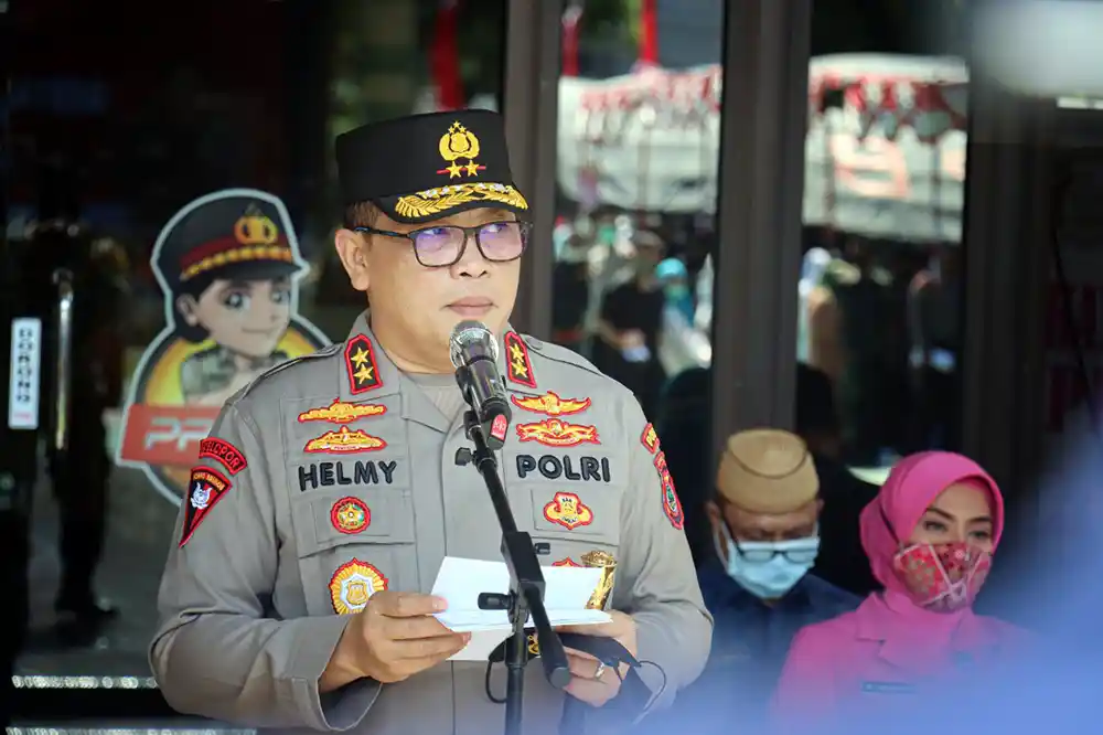 Kapolda Lampung Irjen Helmy Santika Tindak Tegas Anggota yang Melanggar Lalu Lintas.webp