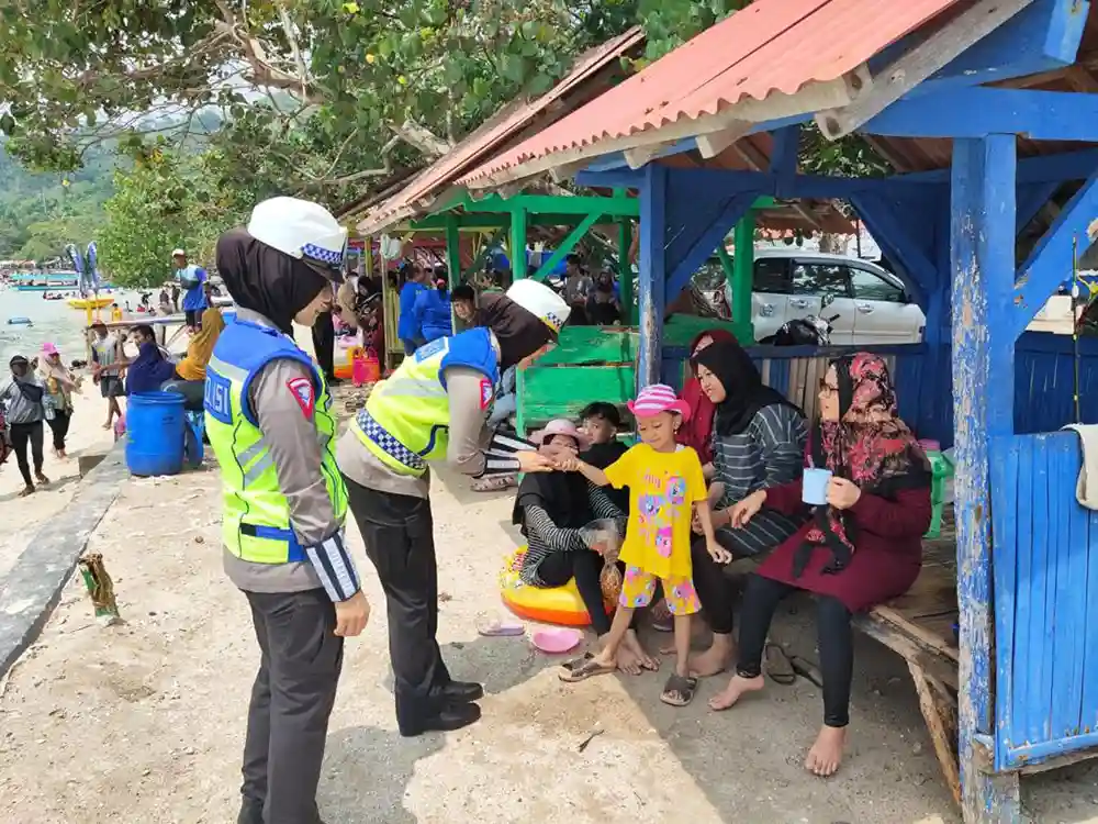 Polda Lampung Garansi Keamanan Wisatawan Selama Musim Libur Nataru.webp