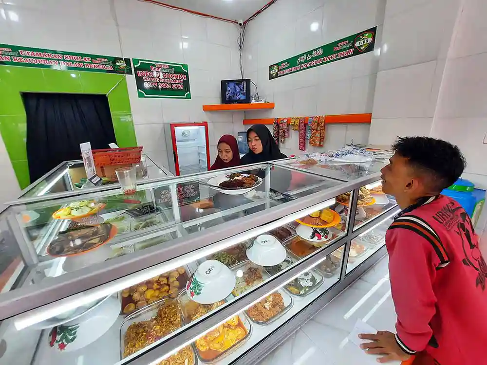 Warteg Bumi Bahari Bandar Lampung - Yopie Pangkey.webp