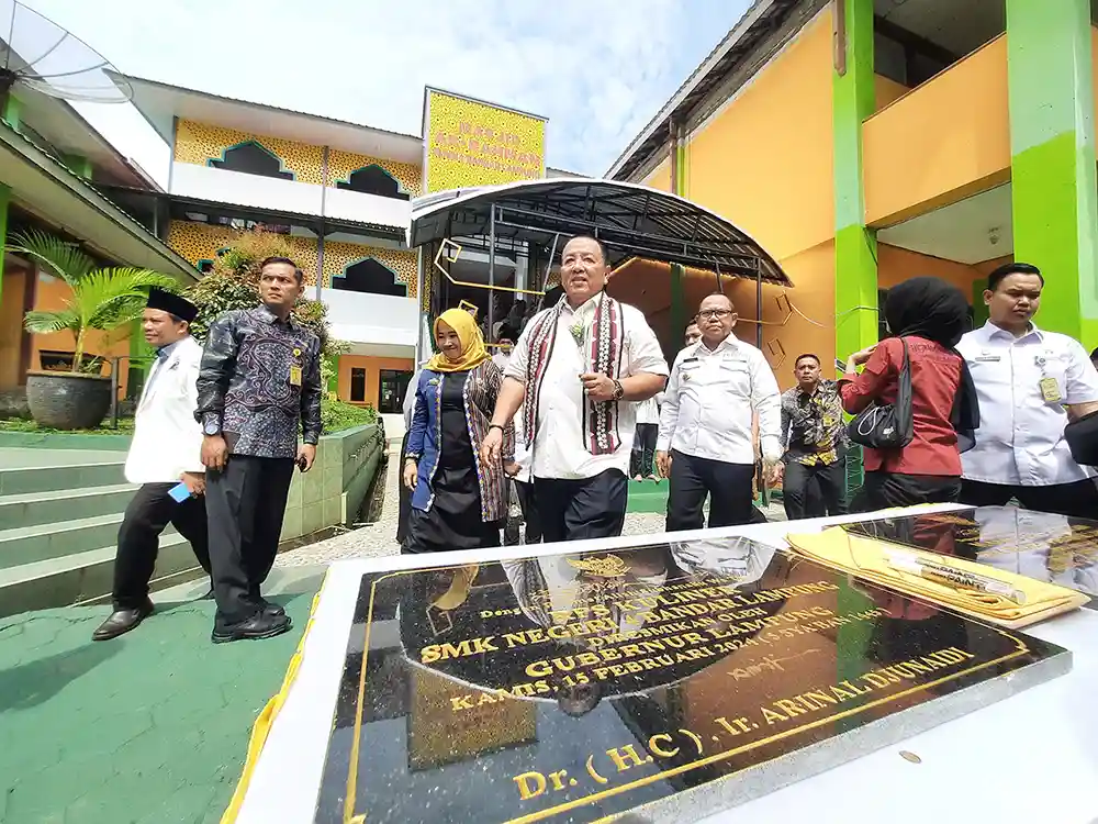 Gubernur Arinal Djunaidi Resmikan Masjid Ar-Rahman dan Ruang Praktik Siswa SMK Negeri 4 Bandar Lampung - Yopie Pangkey