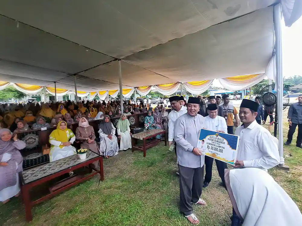 Gubernur Arinal Djunaidi Safari Ramadan 2024 di Ponpes Darussaadah Lampung Tengah - Yopie Pangkey 2