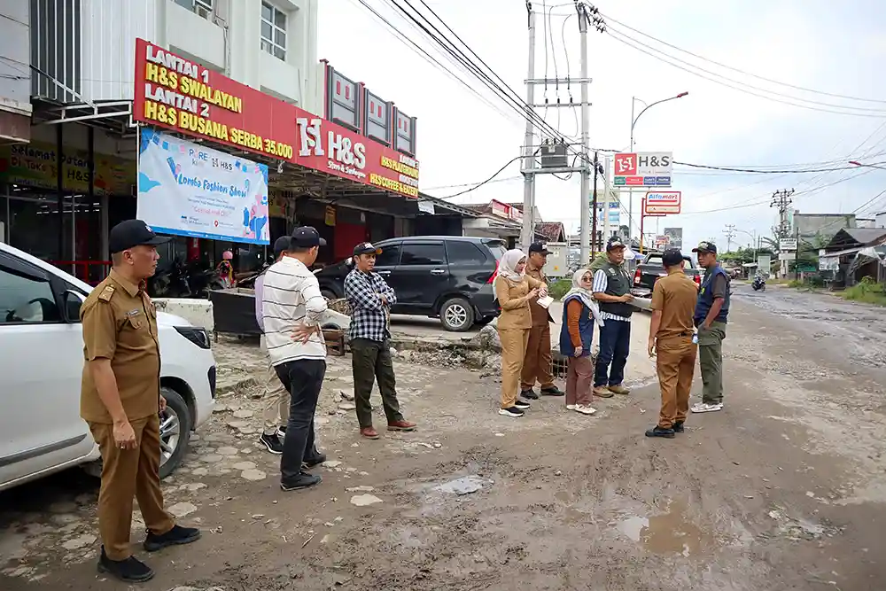 Jalan Rusak di Ruas Bandar Jaya - Simpang Mandala Segera Diperbaiki Dinas BMBK Pemprov Lampung.webp