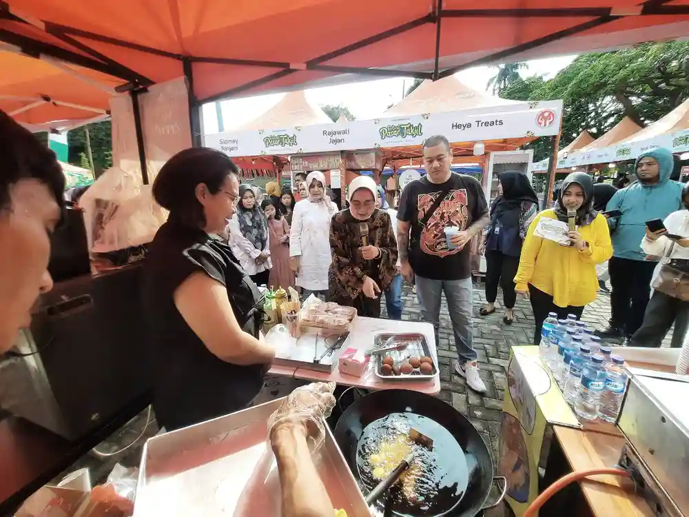 Riana Sari Arinal Buka Festival Pasar Takjil Sajikan Aneka Kuliner