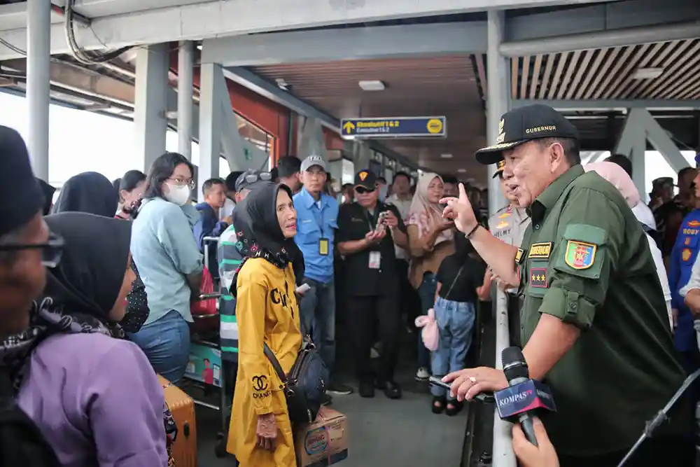 Gubernur Lampung Arinal Djunaidi dan Kapolda Irjen Pol Helmy Santika Tinjau Kesiapan Penanganan Arus Balik Pemudik Idul Fitri 1445 H 2024 - 2