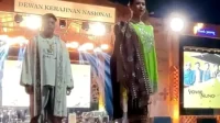 Busana Maduaro Berpadu Sulam Jelujur dan Tapis Karya Didiet Maulana Pukau Pengunjung Expo UMKM Surakarta Busana Maduaro Berpadu Sulam Jelujur dan Tapis Karya Didiet Maulana Pukau Pengunjung Expo UMKM Surakarta