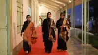 Kenakan Tapis Riana Sari Arinal Hadiri Welcome Dinner HKG PKK Ke-52 di Surakarta