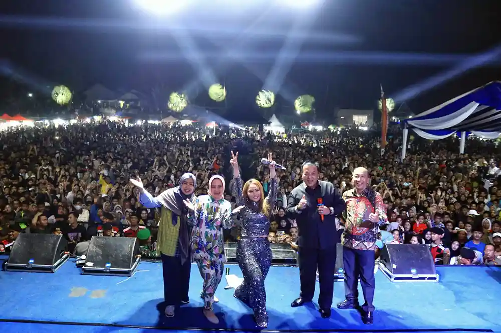 Gubernur Lampung Arinal Djunaidi Hadiri Kegiatan Chip In Literasi Digital di Tanggamus.webp