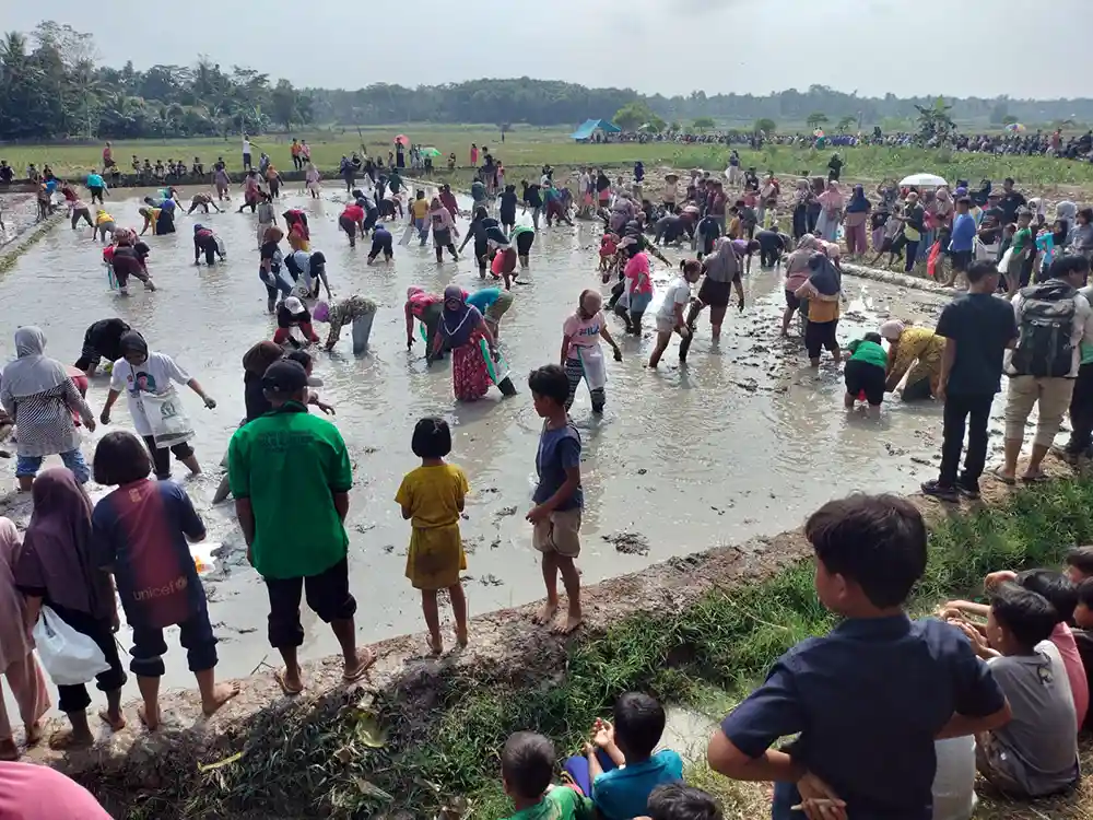 Lomba Mancing dan Tangkap Ikan Bersama Adi Erlansyah - Ojo Lali Sing Nganggo Kelambi Oren Bacabup Pringsewu 2