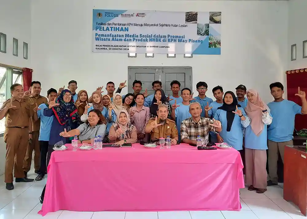 BPHL Wilayah VI Gelar Pelatihan Medsos untuk Kelompok Perhutanan Sosial di KPH Way Pisang - Tuti Alawiyah Lubis - Wahyudi Kurniawan.webp