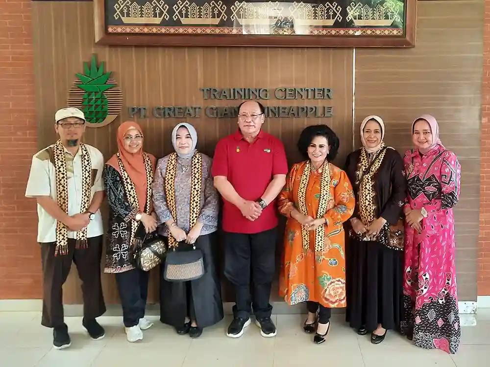 Ketua Umum Cahaya Ladara Nusantara CLN Nannie Hadi Tjahjanto Telusuri Potensi Benang Daun Nanas di GGPC Lampung - Yopie Pangkey