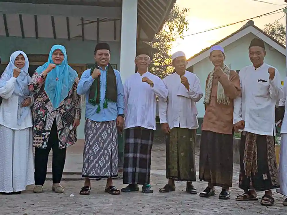 Pemilihan Bupati - Pilkada Pringsewu 2024 Mantan Bupati Sujadi Saddat Dukung Pasangan Riyanto-Umi - Riyanto Pamungkas - Umi Laila.webp