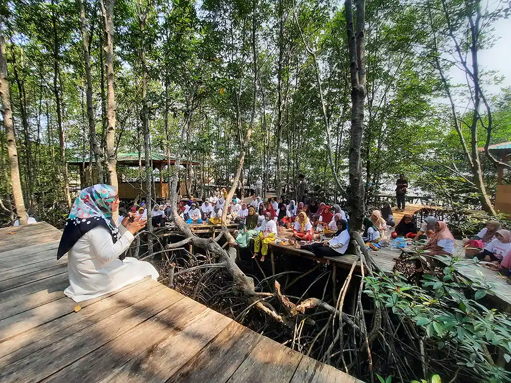 Ajak Pilih Cagub Arinal Djunaidi - Sutono Riana Sari Serap Curhat Warga Desa Sidodadi Teluk Pandan Pesawaran - Yopie Pangkey