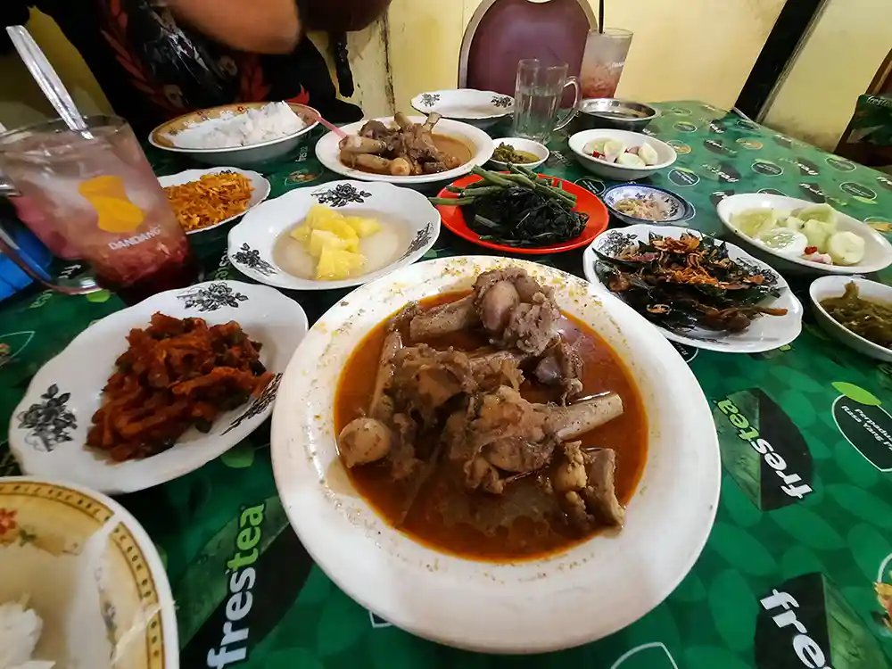 Warung Makan Keude Aceh di Bandarlampung - Foto Gule Kambing hingga Ayam Goreng Tangkap - Yopie Pangkey