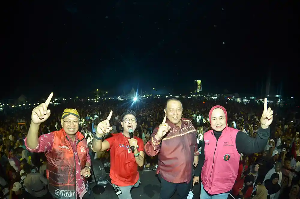 Pesta Rakyat Ardjuno Andika Mahesa Yakinkan Ribuan Warga Tubaba Pilih Arinal Djunaidi Sutono di Pilgub Lampung 2024.webp