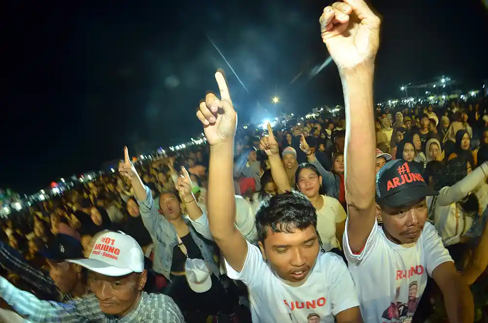 Ribuan Warga Hadiri Safari Politik Pesta Rakyat Arinal-Sutono di Lapangan Dono Arum Lampung Tengah