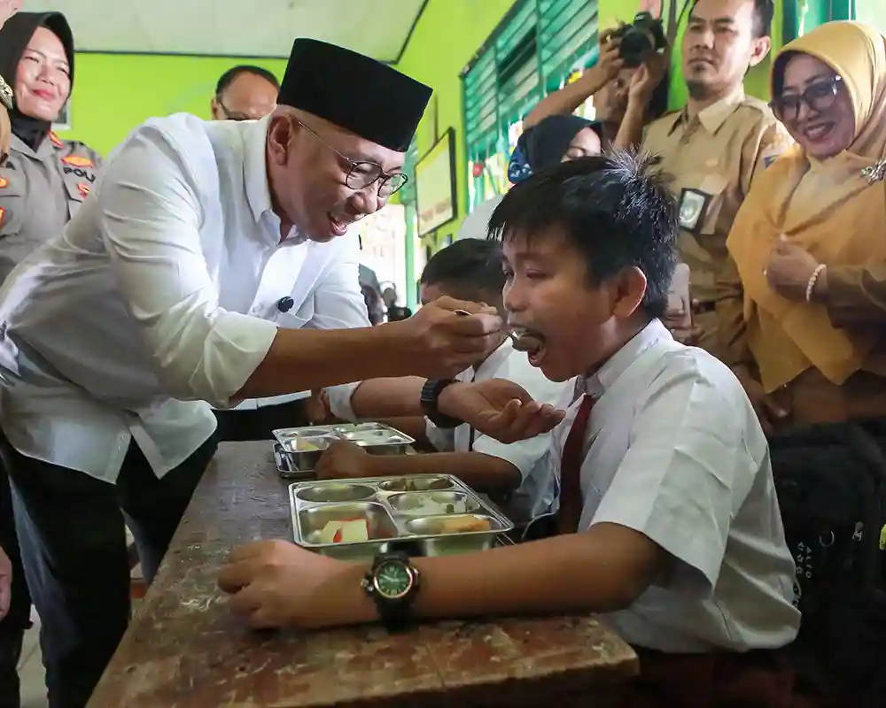Gubernur Lampung Terpilih Rahmat Mirzani Djausal Tinjau Program Makan Bergizi Gratis di Metro