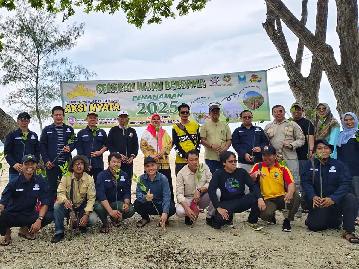 Menjaga Napas Pesisir IKA Sylva Unila Tanam 2.025 Bibit Mangrove di Lampung Selatan.webp