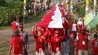 Dijahit Rakyat Diarak Bersama - Bendera Merah Putih 80 Meter Menyusuri Desa Pasuruan lampung Selatan Lamsel - 1