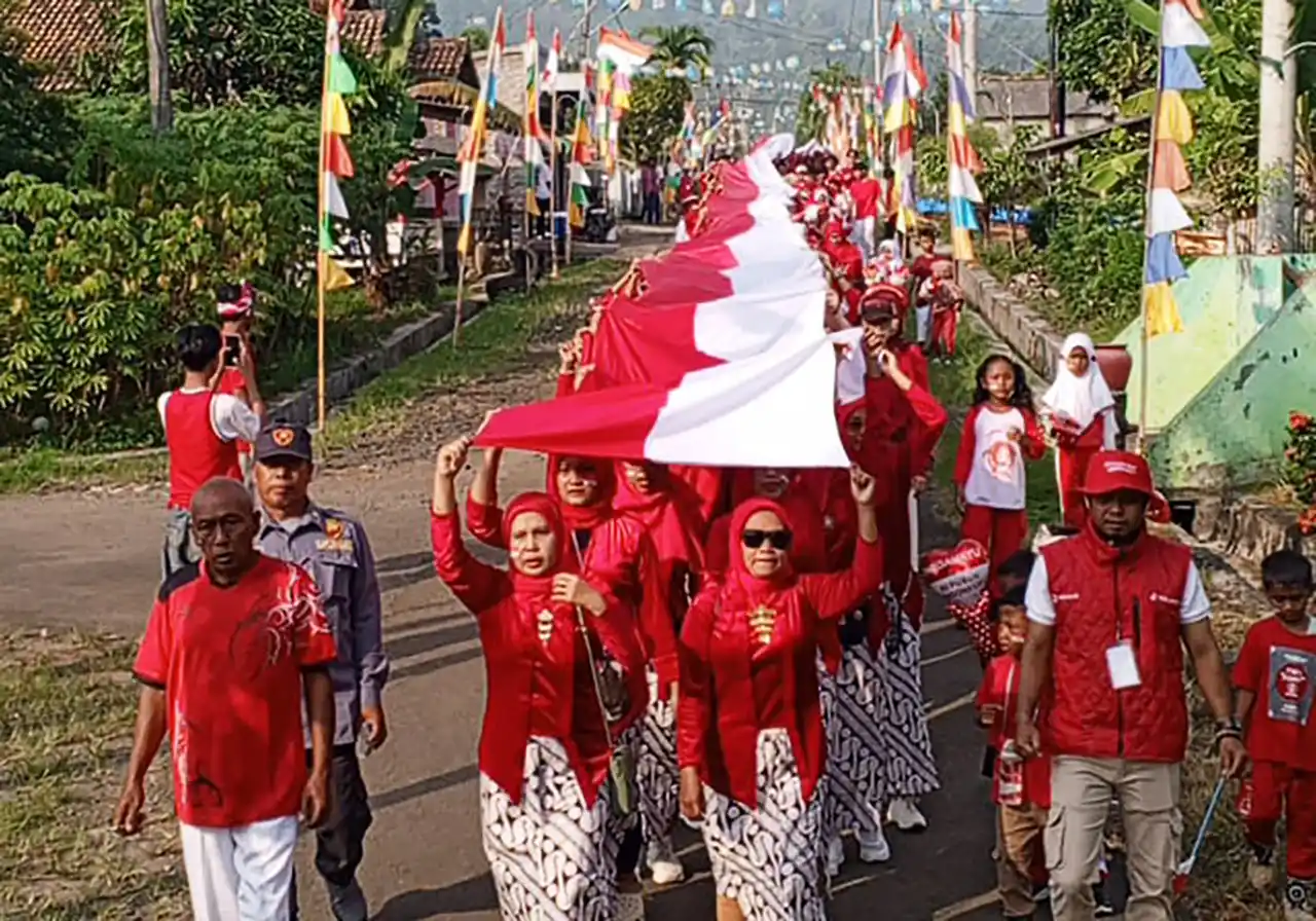 Dijahit Rakyat Diarak Bersama - Bendera Merah Putih 80 Meter Menyusuri Desa Pasuruan lampung Selatan Lamsel - 1