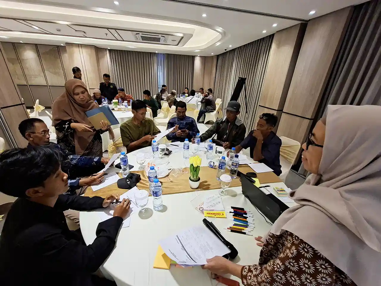 Diskusi model bisnis canvas KUPS Enterprise KPH Pesawaran - Gerakan Kolektif Petani Hutan Menuju Kesejahteraan - Yopie Pangkey