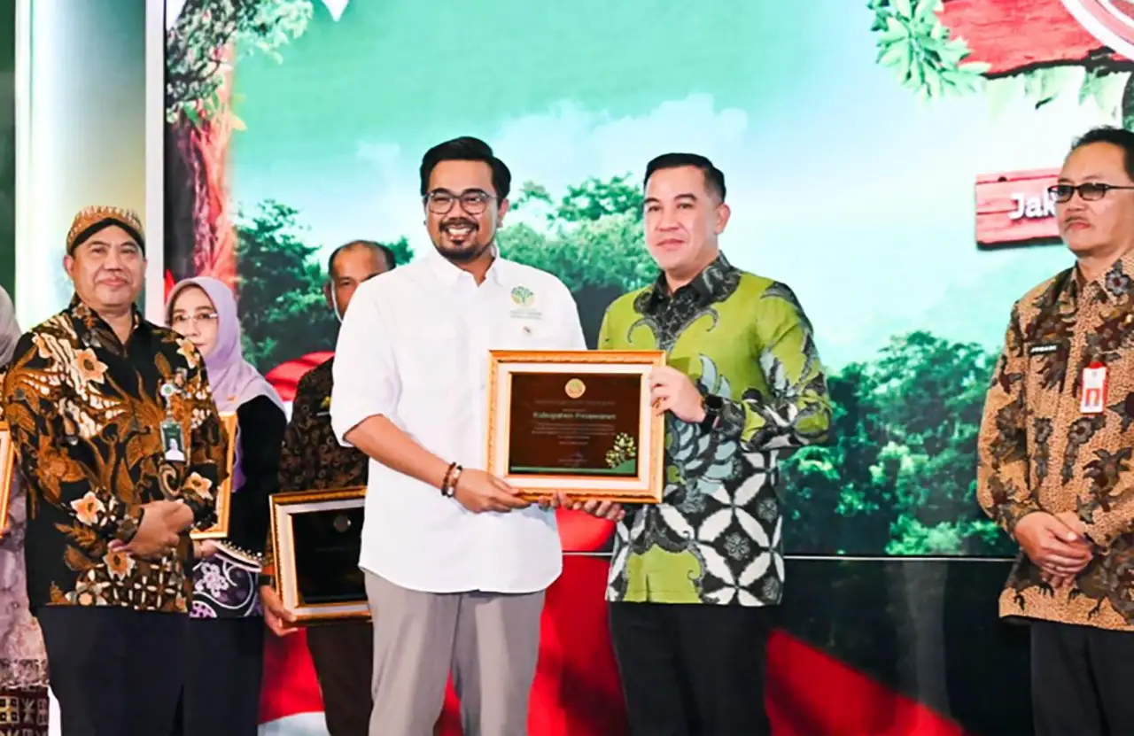 Kawal Perhutanan Sosial dari Hulu ke Hilir Kabupaten Pesawaran Raih Penghargaan Nasional 2025