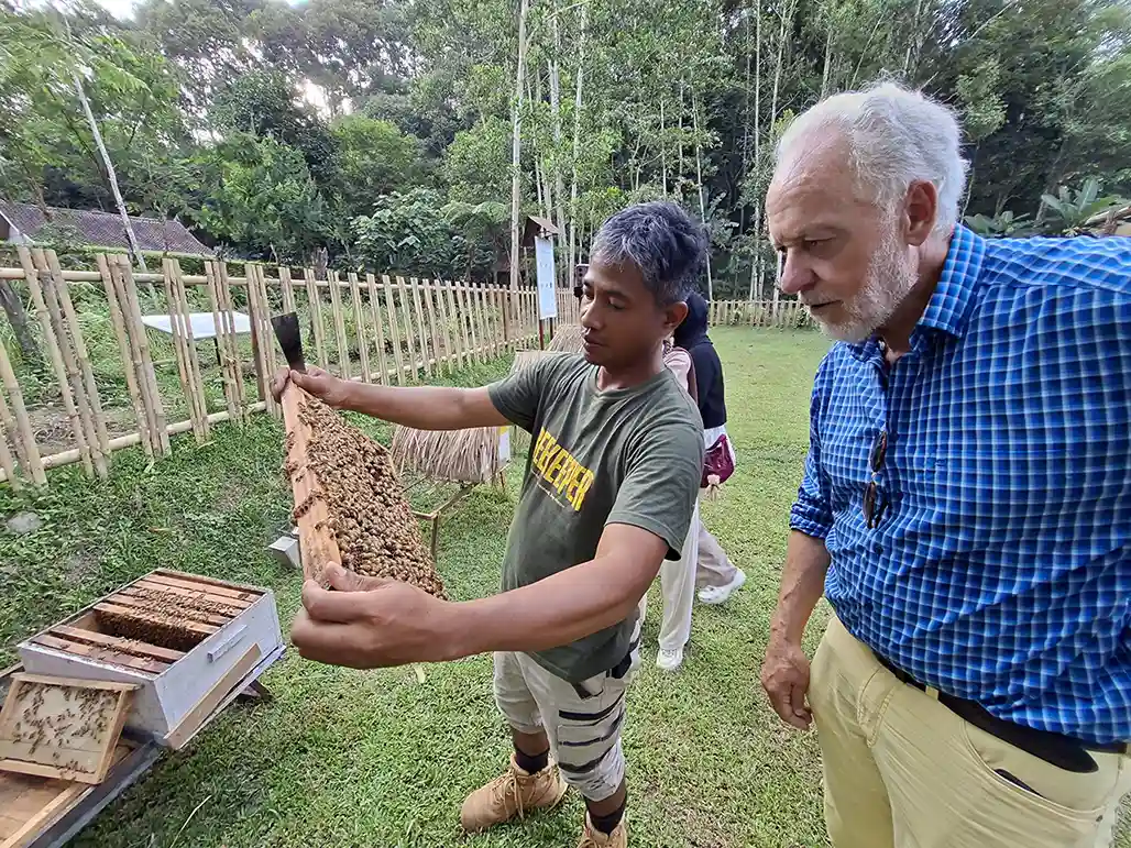 Pertanian Regeneratif ala Kinan Suyadi di Suhita Bee Farm - yopie pangkey