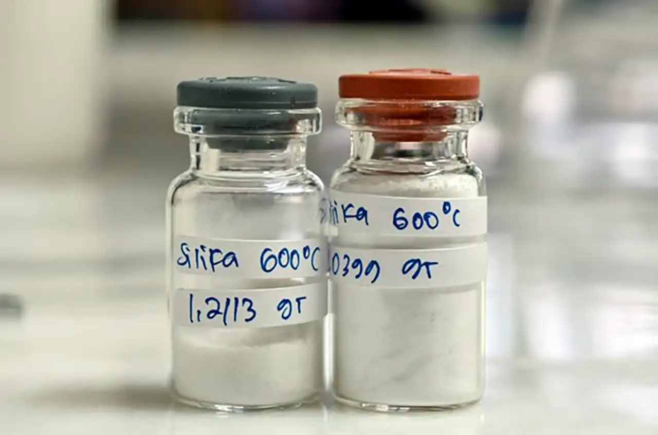 Manfaatkan Limbah Sekam Padi Dosen dan Mahasiswa Polinela Teliti Sintesis Biosilika Mesopori Abu Sekam Padi Ramah Lingkungan 2