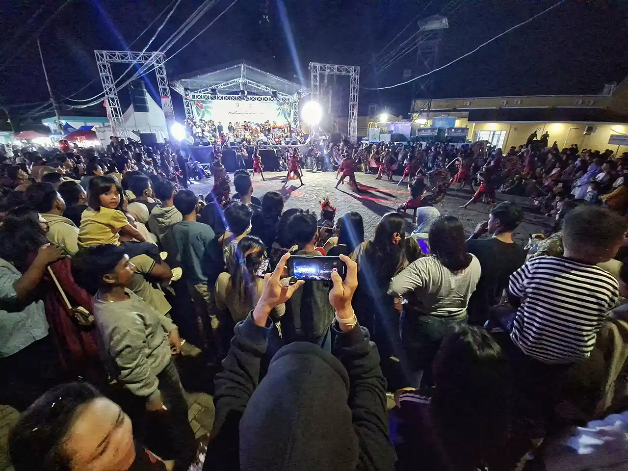 Penampilan Kuda Lumping Sukses ‘Hipnotis Pengunjung Lampung Fest 2025 - Yopie Pangkey