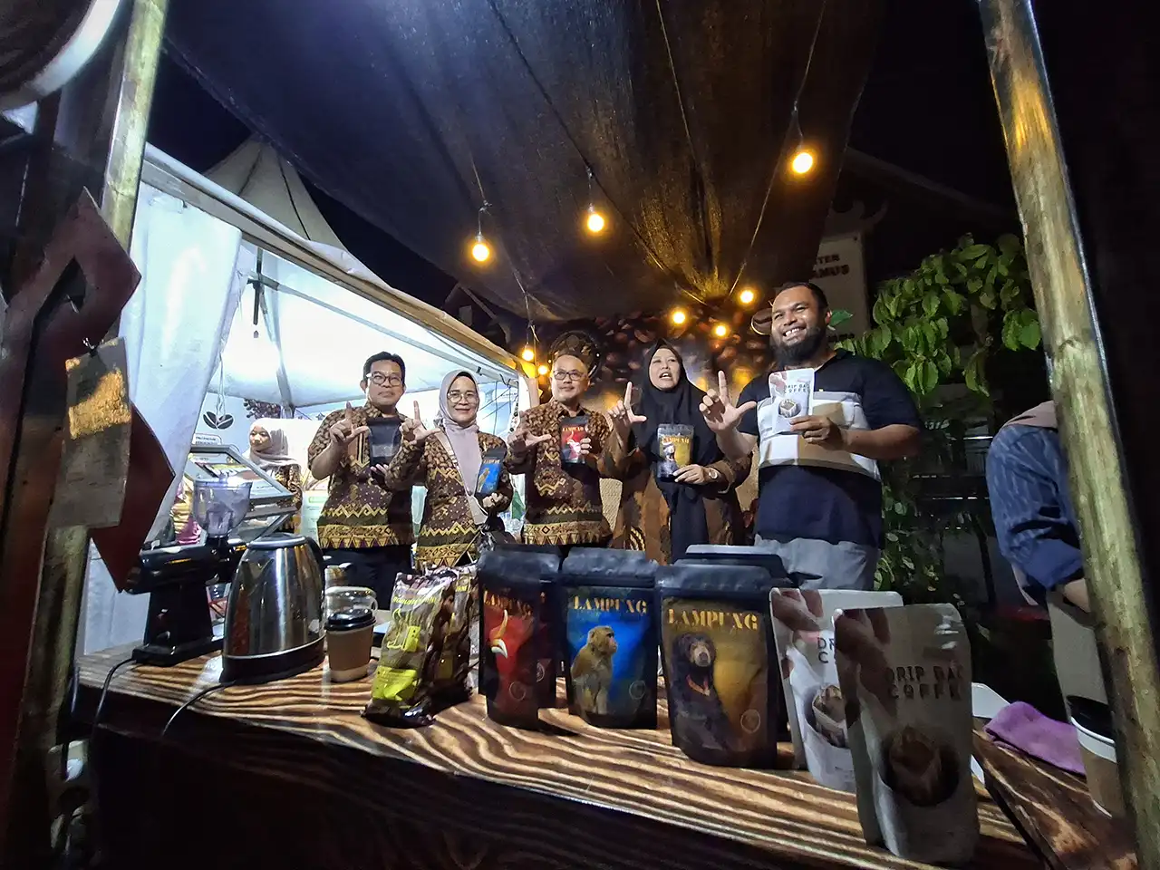 Wakil Bupati Pringsewu Umi Laila Nikmati Atmosfer “Coffee and Tourism” di Lampung Fest 2025