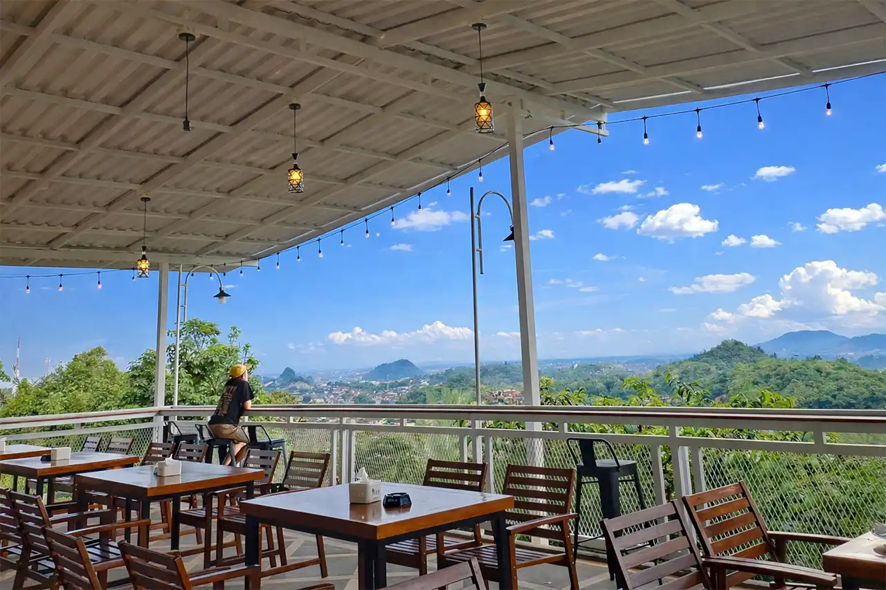 Foto Gambar Resto Cafe Lampung Skyland Sukadanaham Bandarlampung - Yopie Pangkey