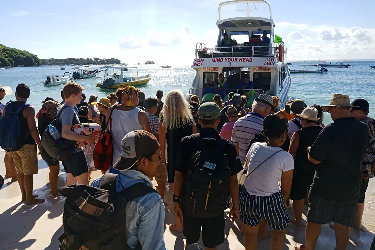 Jika Pariwisata Adalah Industri Siapa Produsennya - Opini Yopie Pangkey.webp