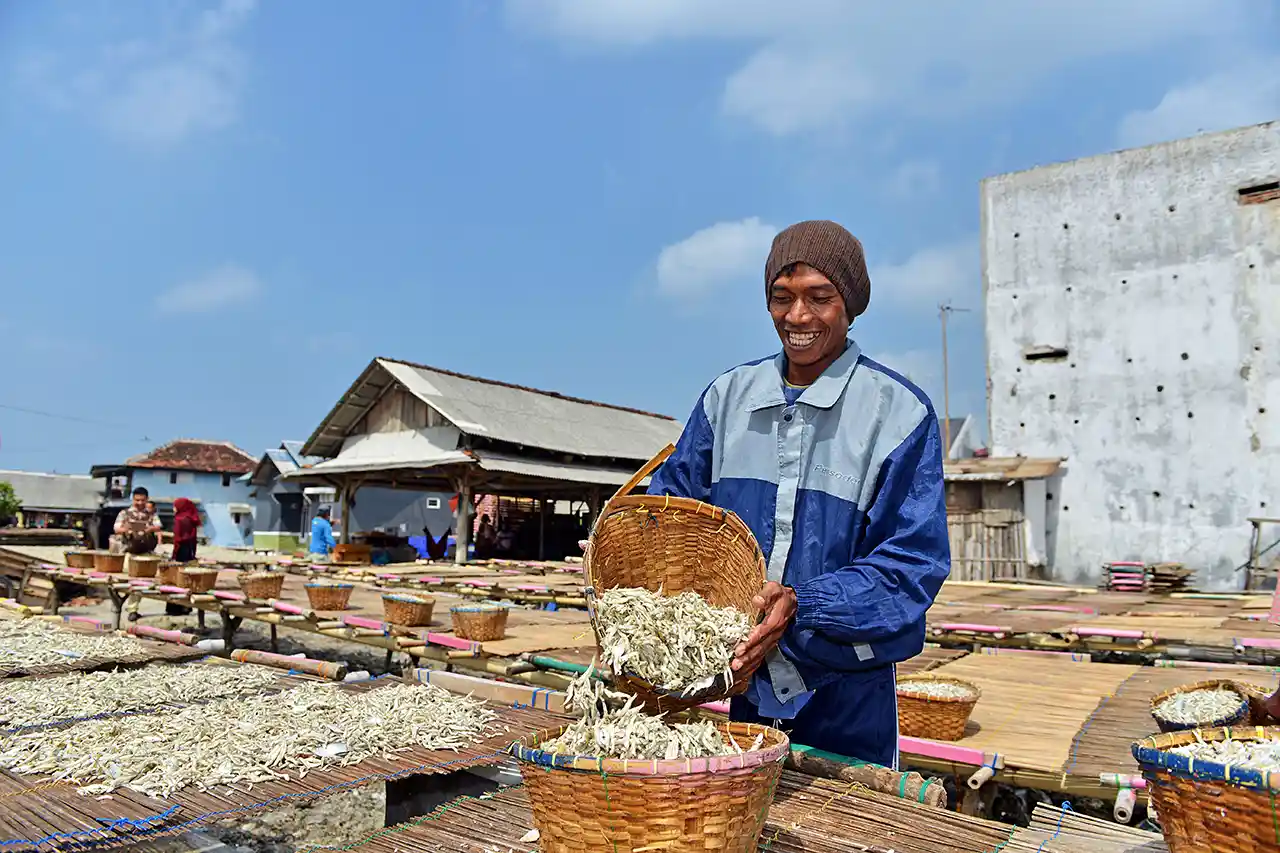 Membaca Paradoks Ekonomi Lampung Akhir 2025 - Nelayan Pulau Pasaran Bandar Lampung - Yopie Pangkey