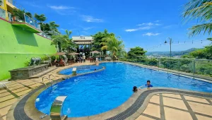 kolam renang Skyland