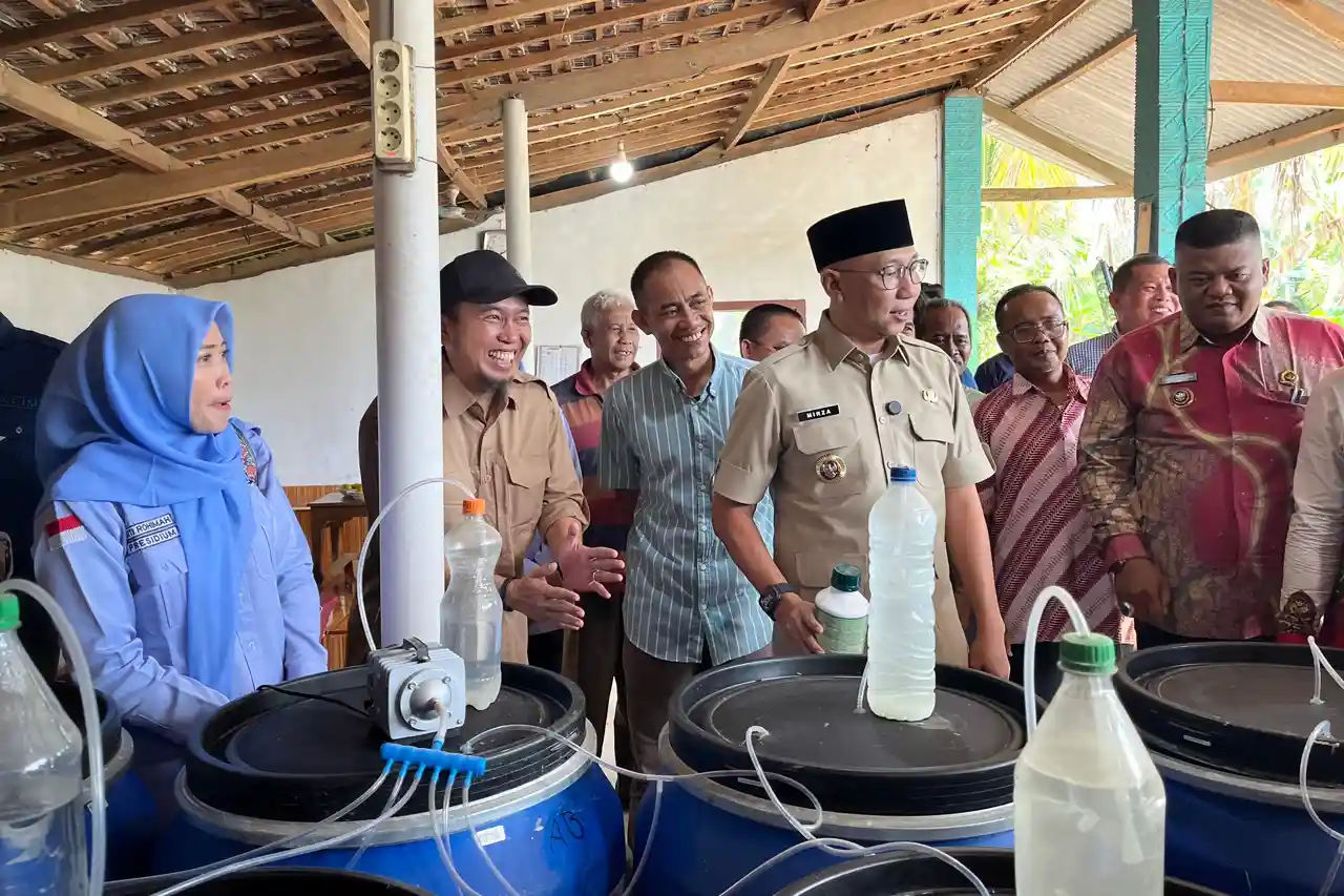 Foto Gubernur Rahmat Mirzani Djausal Dari Pupuk Kimia ke Organik Cair Menata Ulang Kesuburan Tanah di Lampung yang berkelanjutan