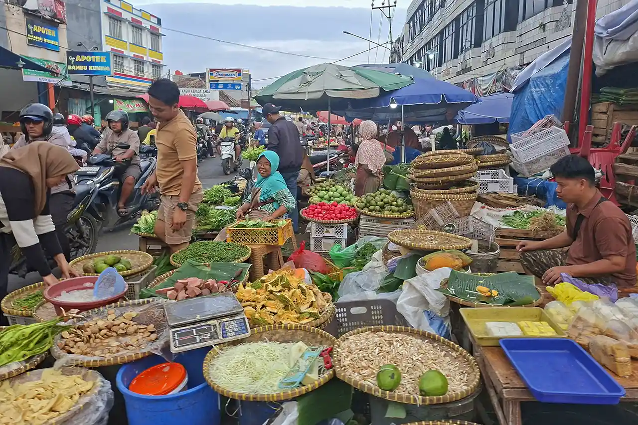 Lonjakan Konsumsi Lebaran Dorong Industri Agro Daerah Produsen Diuntungkan - Pasar Pasir Gintung - Yopie Pangkey