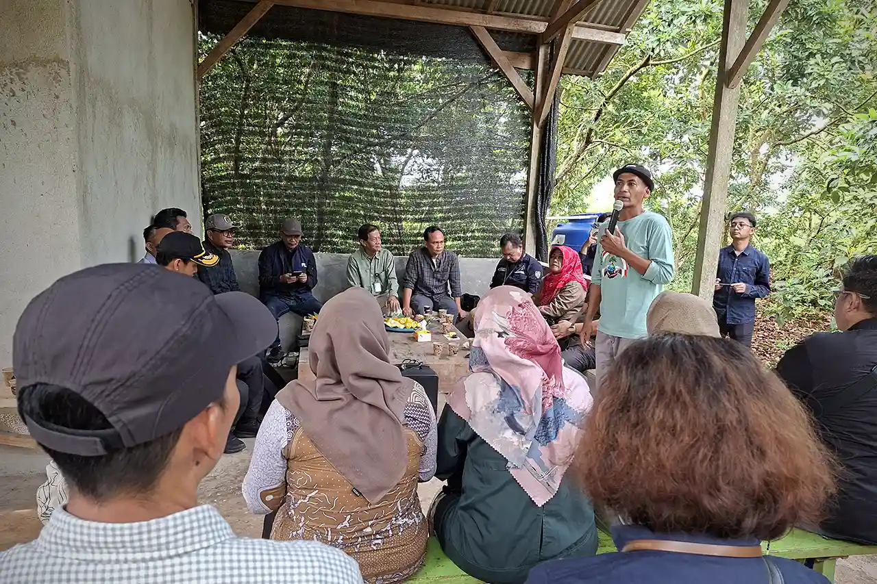Alpukat Solusi Konflik Model Bioekonomi Kehutanan Giri Mulyo Lampung Timur Tunjukkan Dampak Nyata - Ketua Gapoktan dan KUPS Agro Mulyo Lestari, Asmawi - Yopie Pangkey