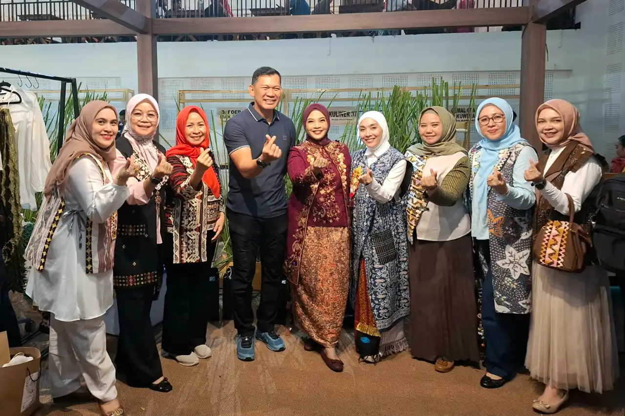 Benang Emas yang Bercerita Asri Tapis Bawa Tapis Lampung ke Panggung Nasional - Kodam XXI Radin Inten 1