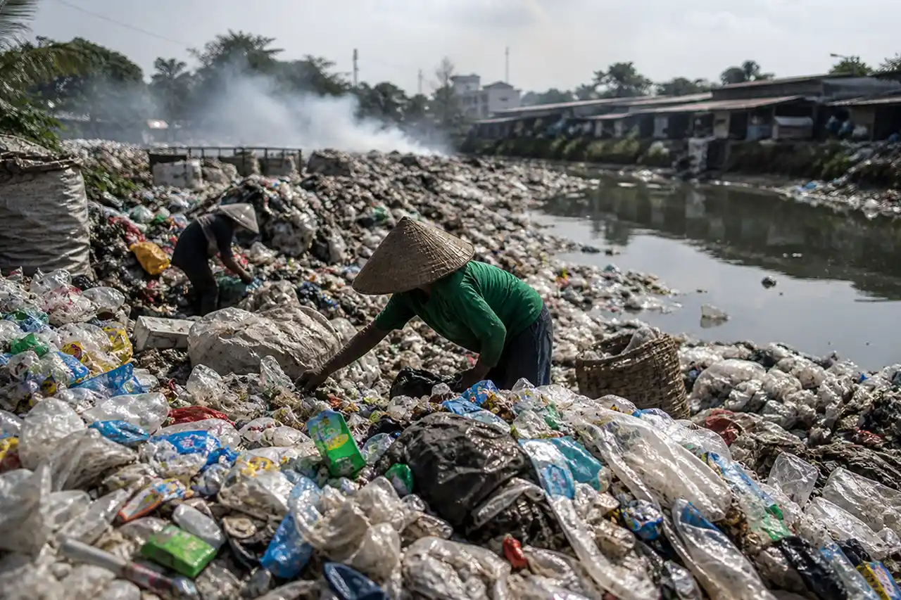 Indonesia Masih Jadi Tujuan Ekspor Sampah Plastik Dunia Daur Ulang Eropa Ternyata Ilusi