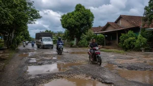 Pajak Kendaraan Bermotor PKB BBNKB Tak Cukup Biayai Perbaikan Jalan Selisih Anggaran Capai 5 Kali Lipat