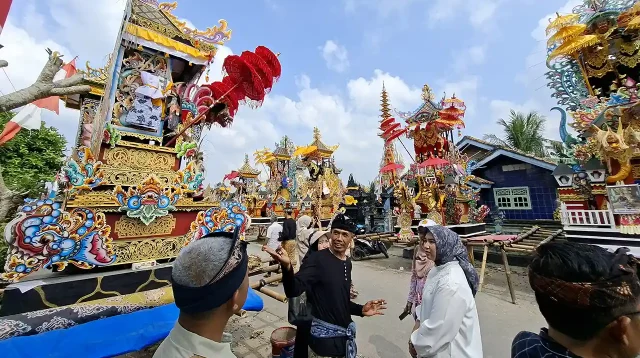 Ngaben Massal Balinuraga Potret Toleransi yang Dipanggul Bersama di Lampung Selatan - Yopie Pangkey 4