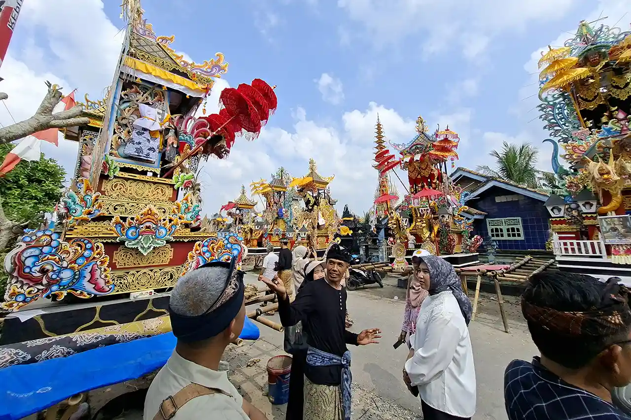 Ngaben Massal Balinuraga Potret Toleransi yang Dipanggul Bersama di Lampung Selatan - Yopie Pangkey 4